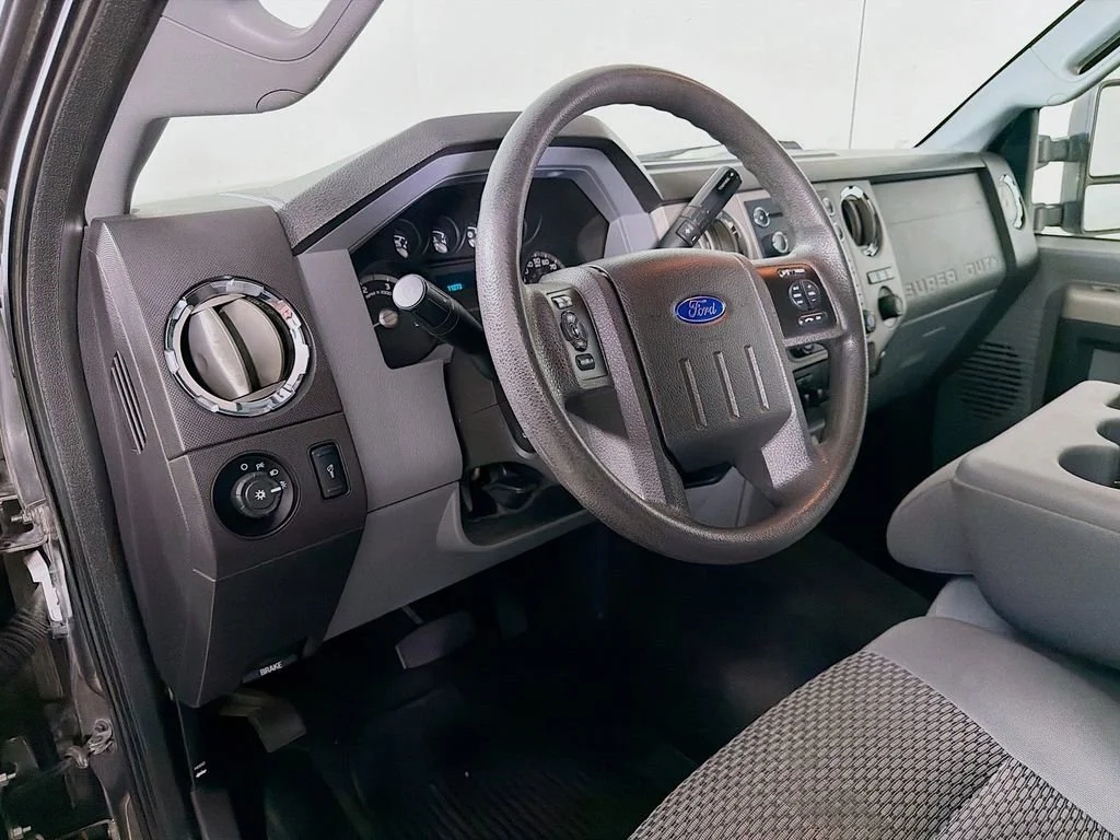 Used 2015  Ford Lariat image 10