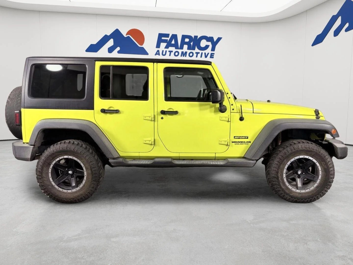 Used 2016 Hypergreen Clearcoat Jeep Sport image 9