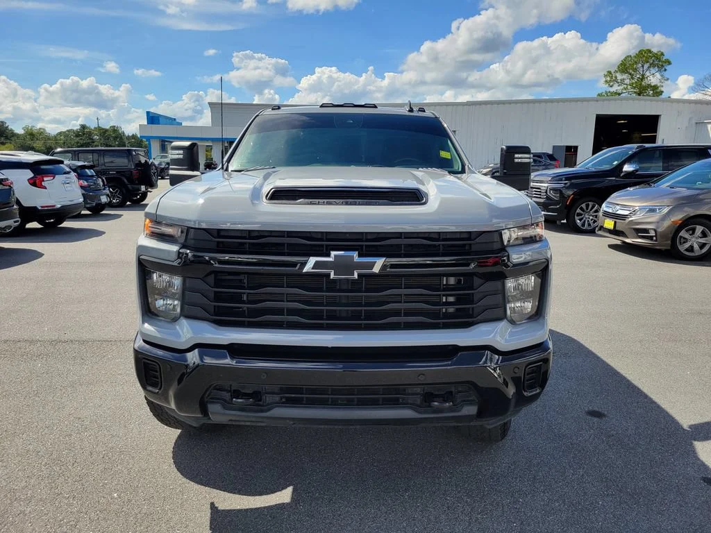 Used 2025 Slate Gray Metallic Chevrolet Custom image 9