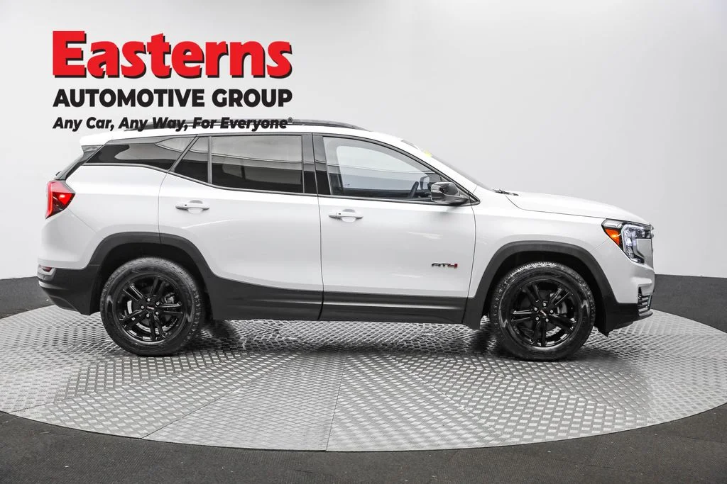 Used 2022 White GMC AT4 image 4