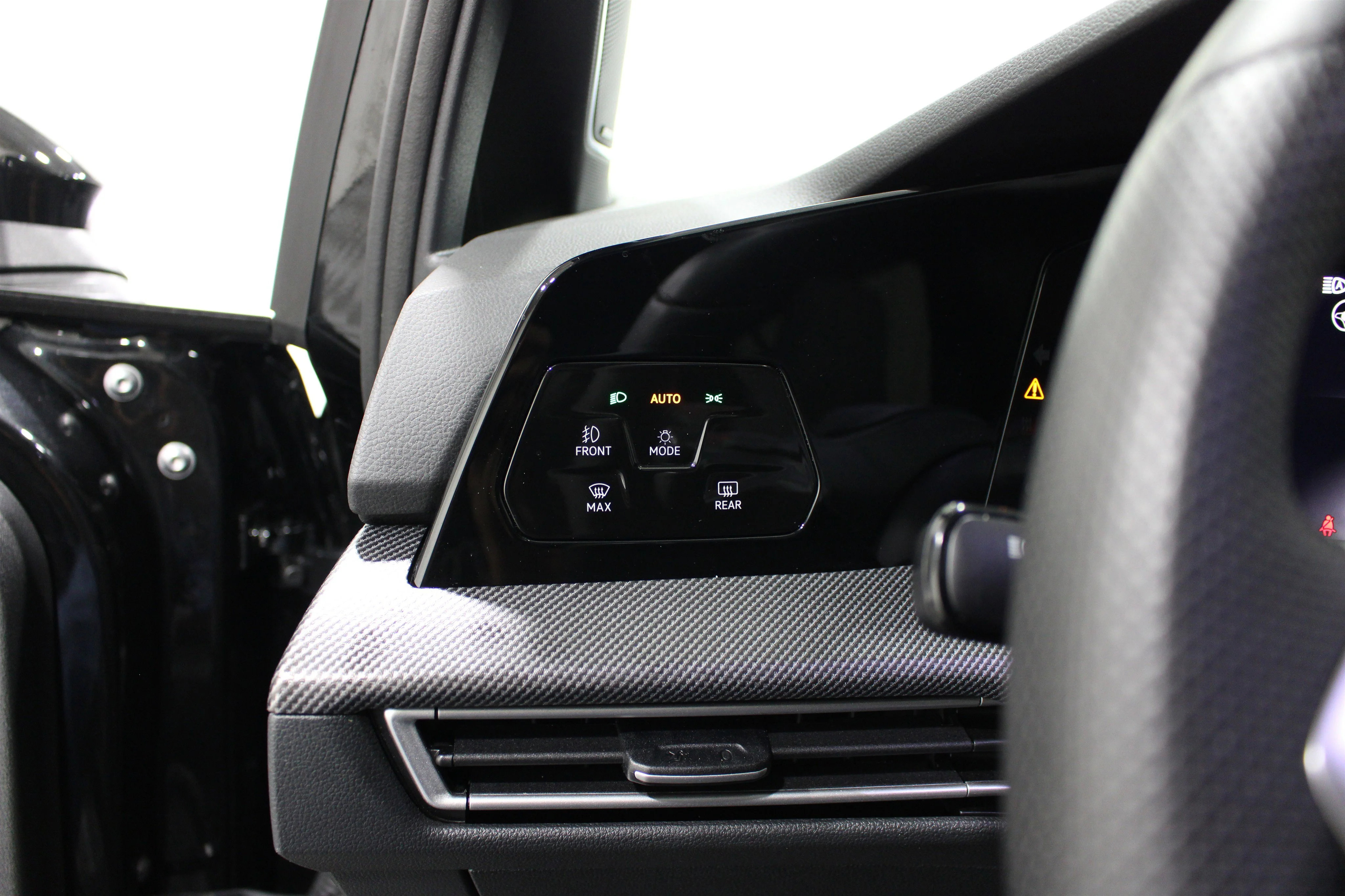 2025 Volkswagen Golf GTI SE - Photo 10