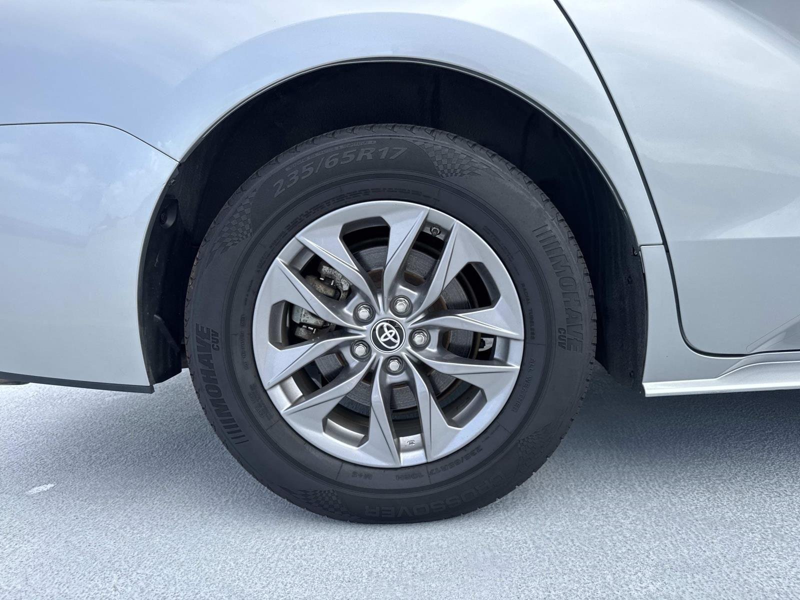 2024 Toyota Sienna XLE - Photo 7