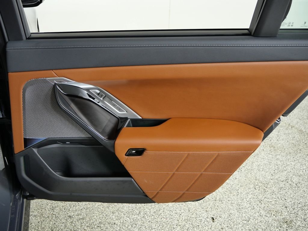 2025 BMW 7 Series 750e - Photo 25