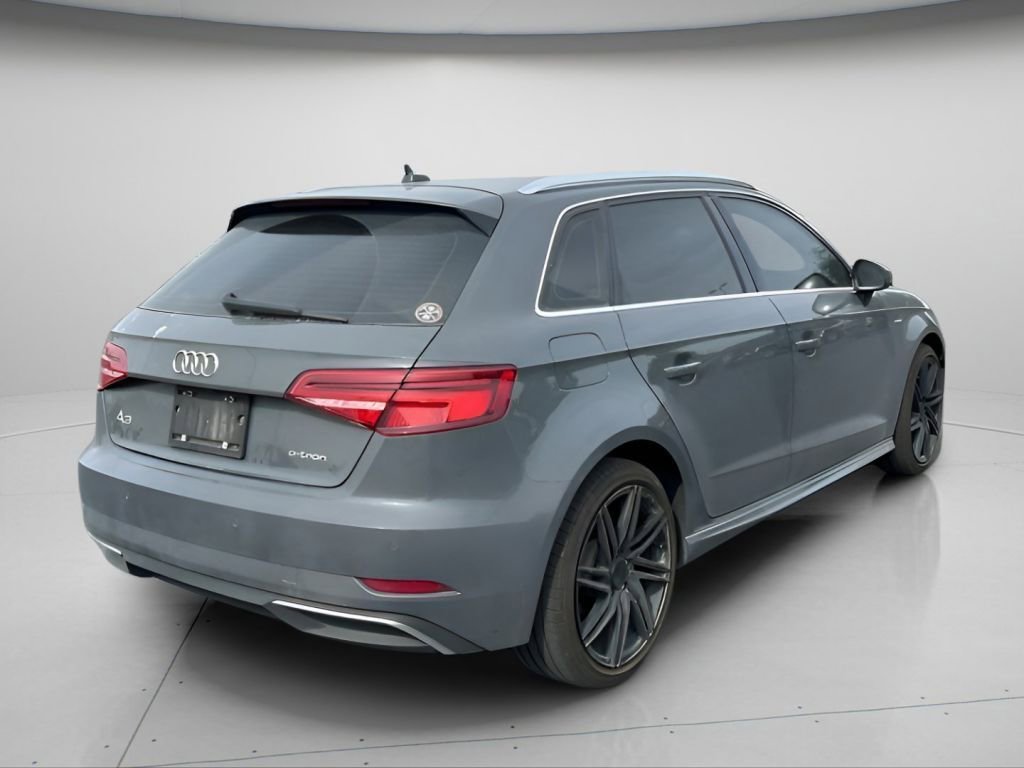 Used 2017 Gray Metallic Audi 1.4T Premium image 4