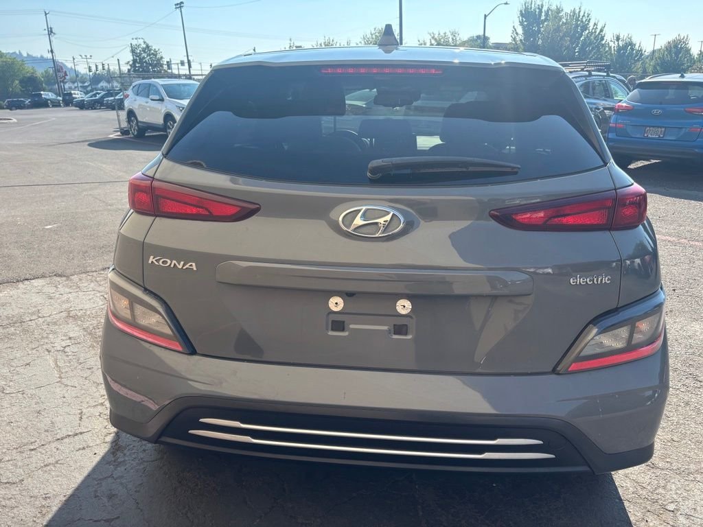 Used 2023 Gray Hyundai SE image 6