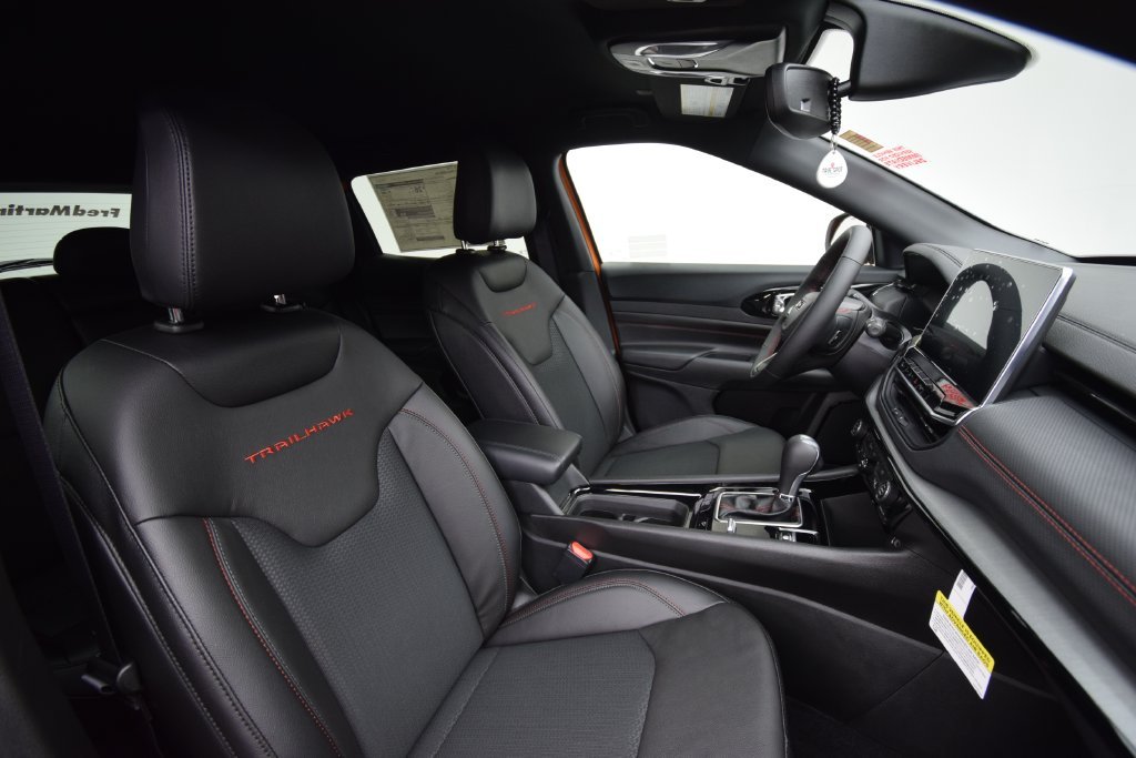 New 2026 Bright White Clear-Coat Exterior Paint Jeep Trailhawk image 16