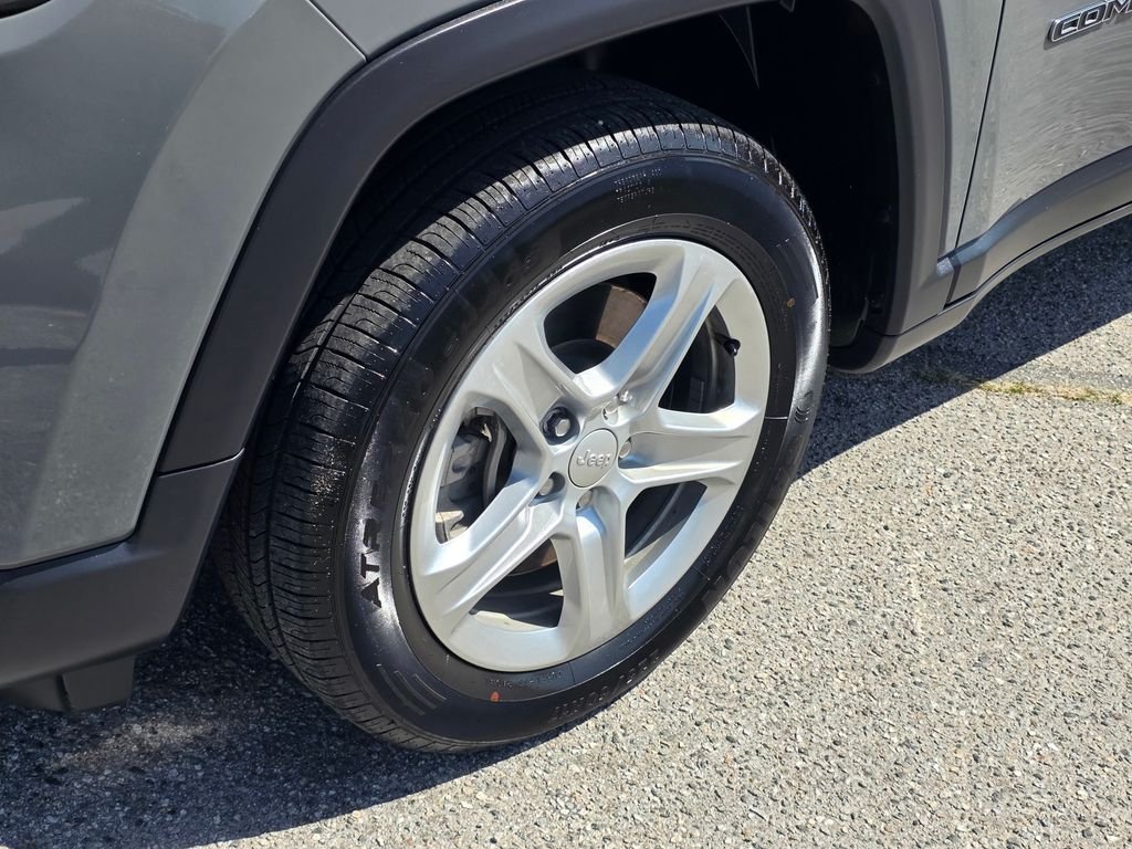 Certified Used 2024 Gray Jeep Latitude image 11