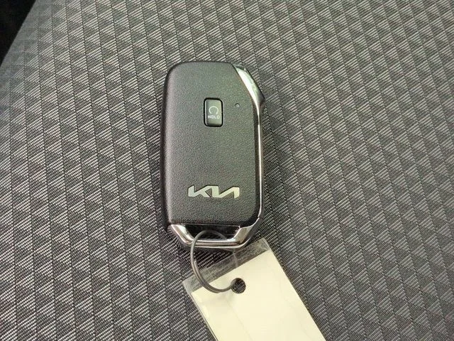 Used 2025 White Kia S image 28