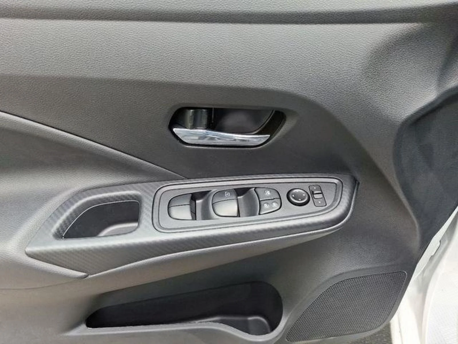 2025 Nissan Versa Sedan SV - Photo 8