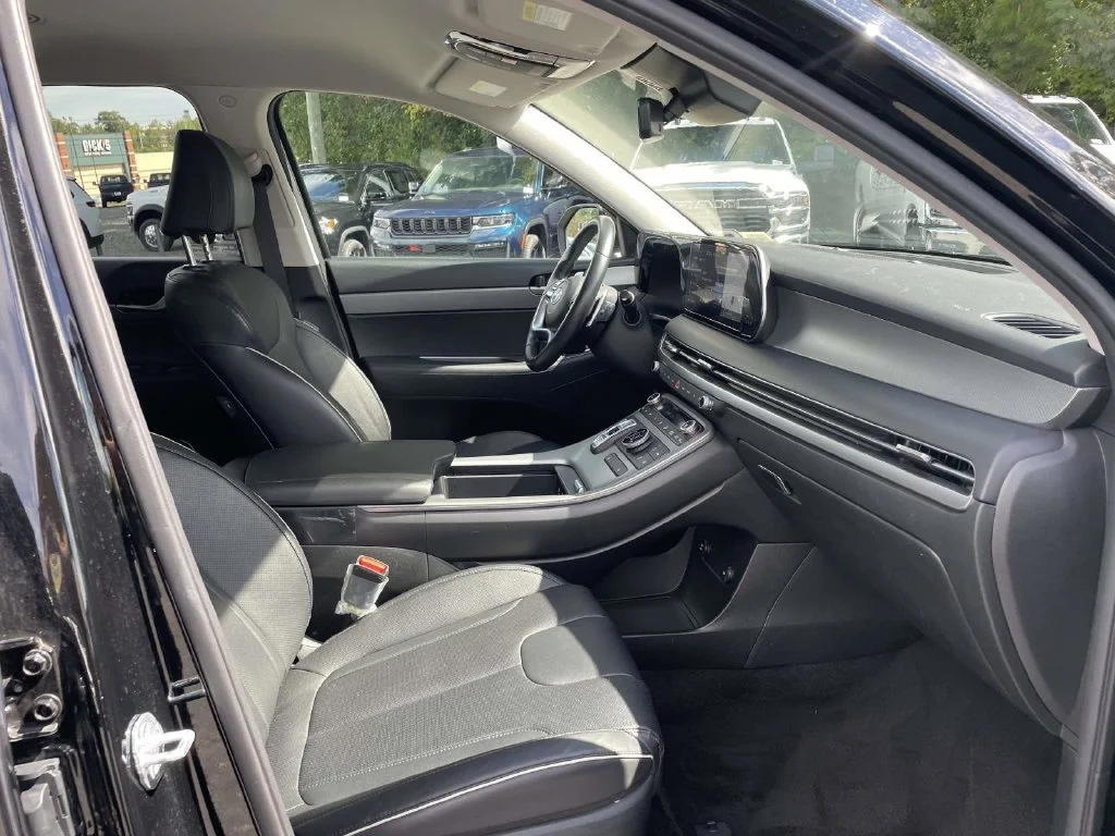 Certified Used 2025 Black Hyundai SEL image 15