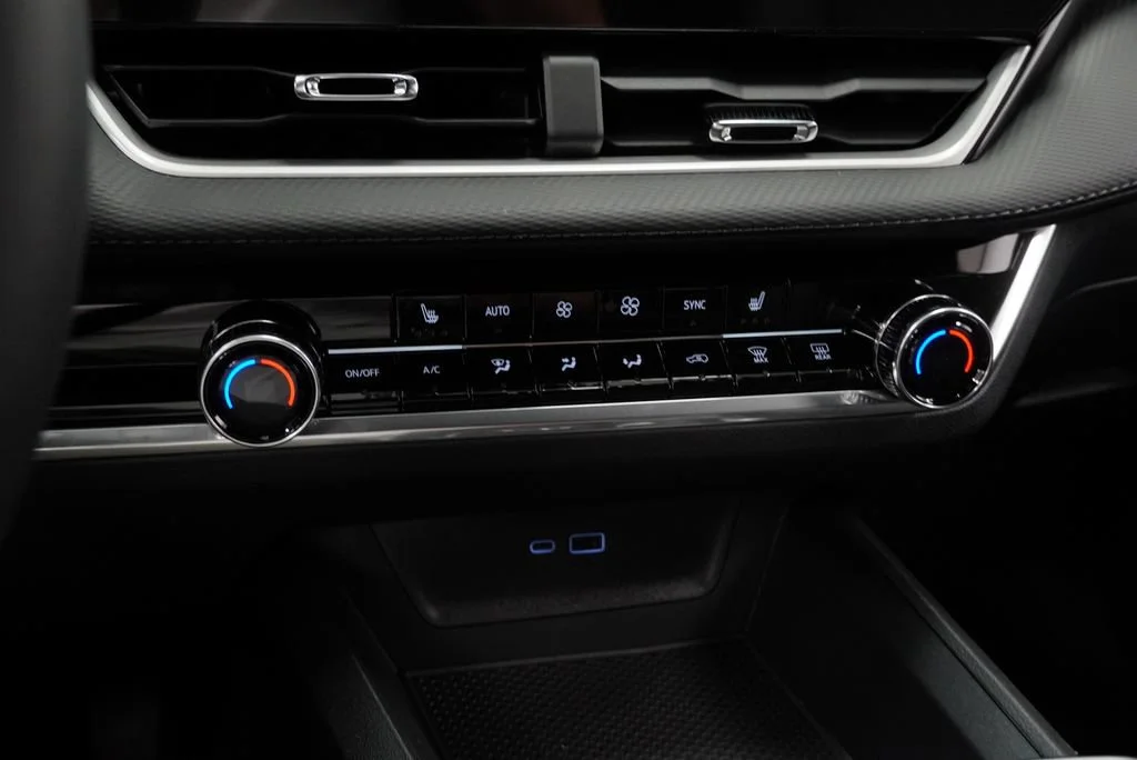 New 2027 Mosaic Black Metallic Chevrolet LT image 17