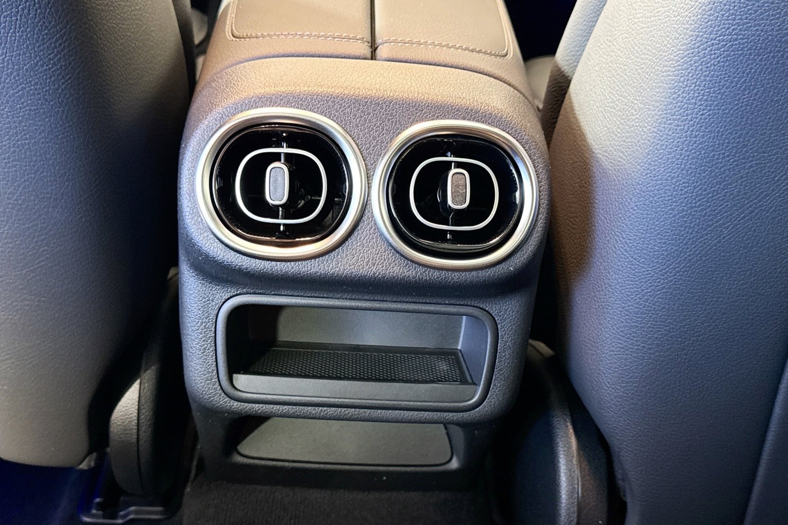 New 2026 Polar White Mercedes-Benz GLC 300 image 23