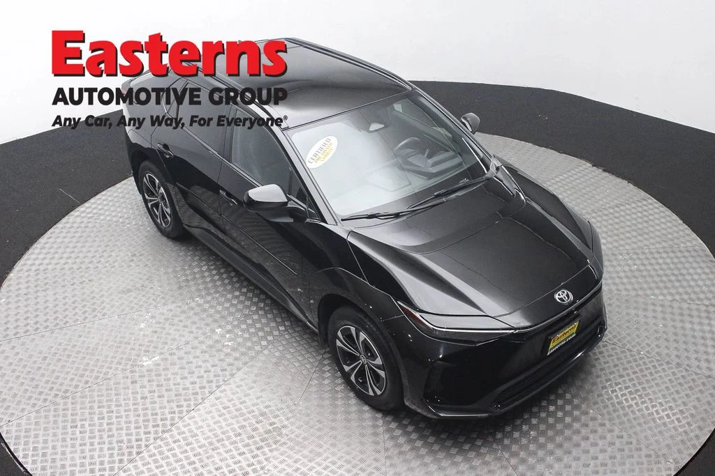 Used 2023 Black Toyota XLE image 3