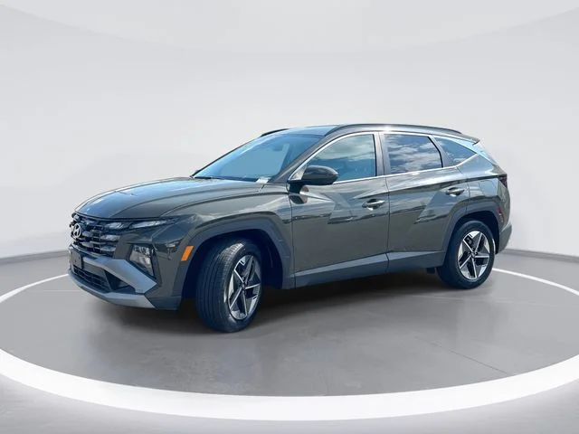Used 2025 Green Hyundai SEL image 1
