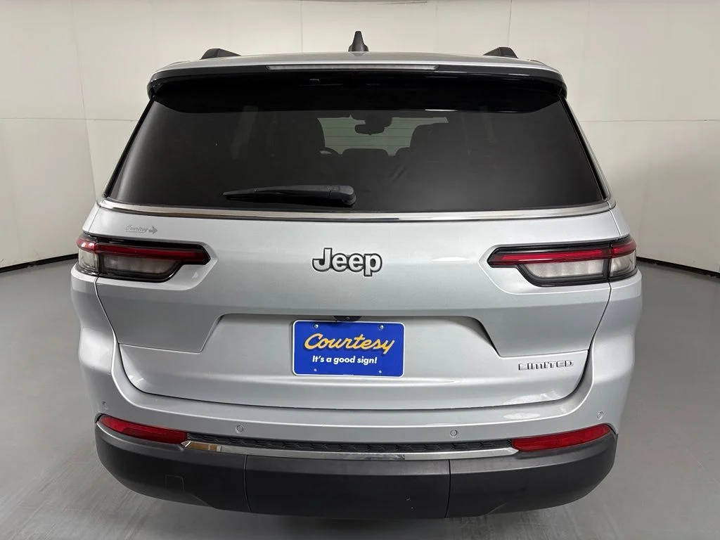 Used 2024 Silver Jeep Limited image 7
