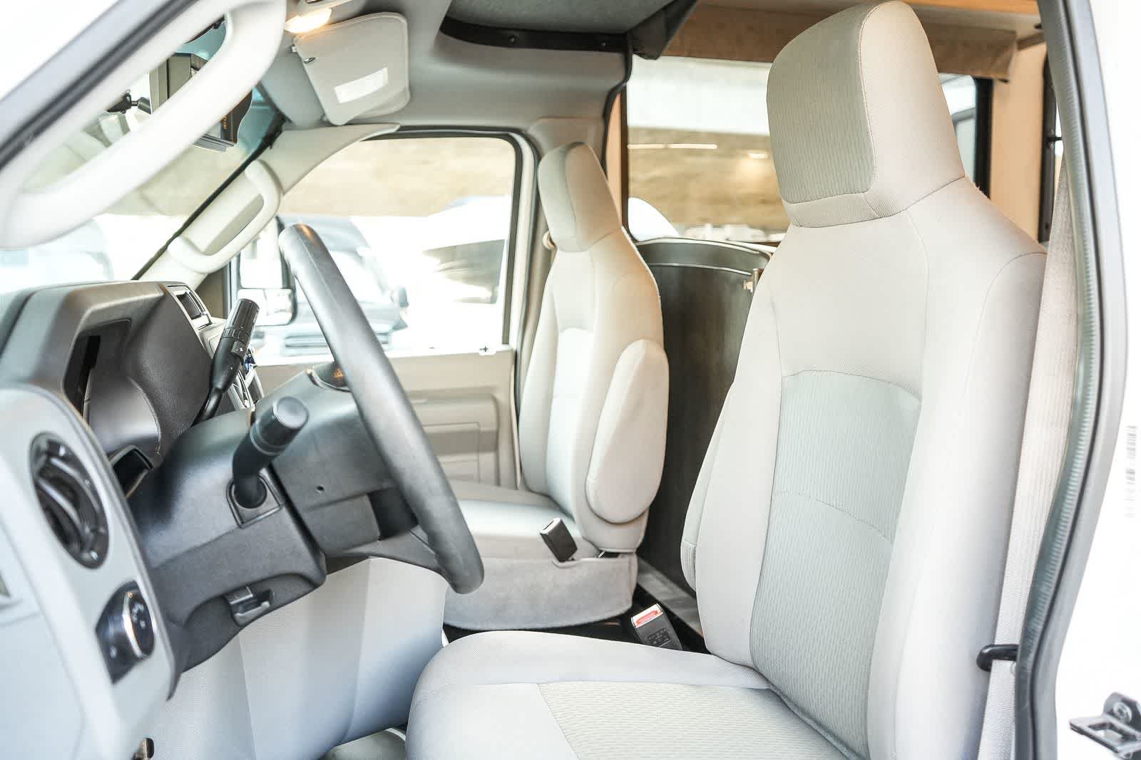 Used 2023 Oxford White Ford  image 47