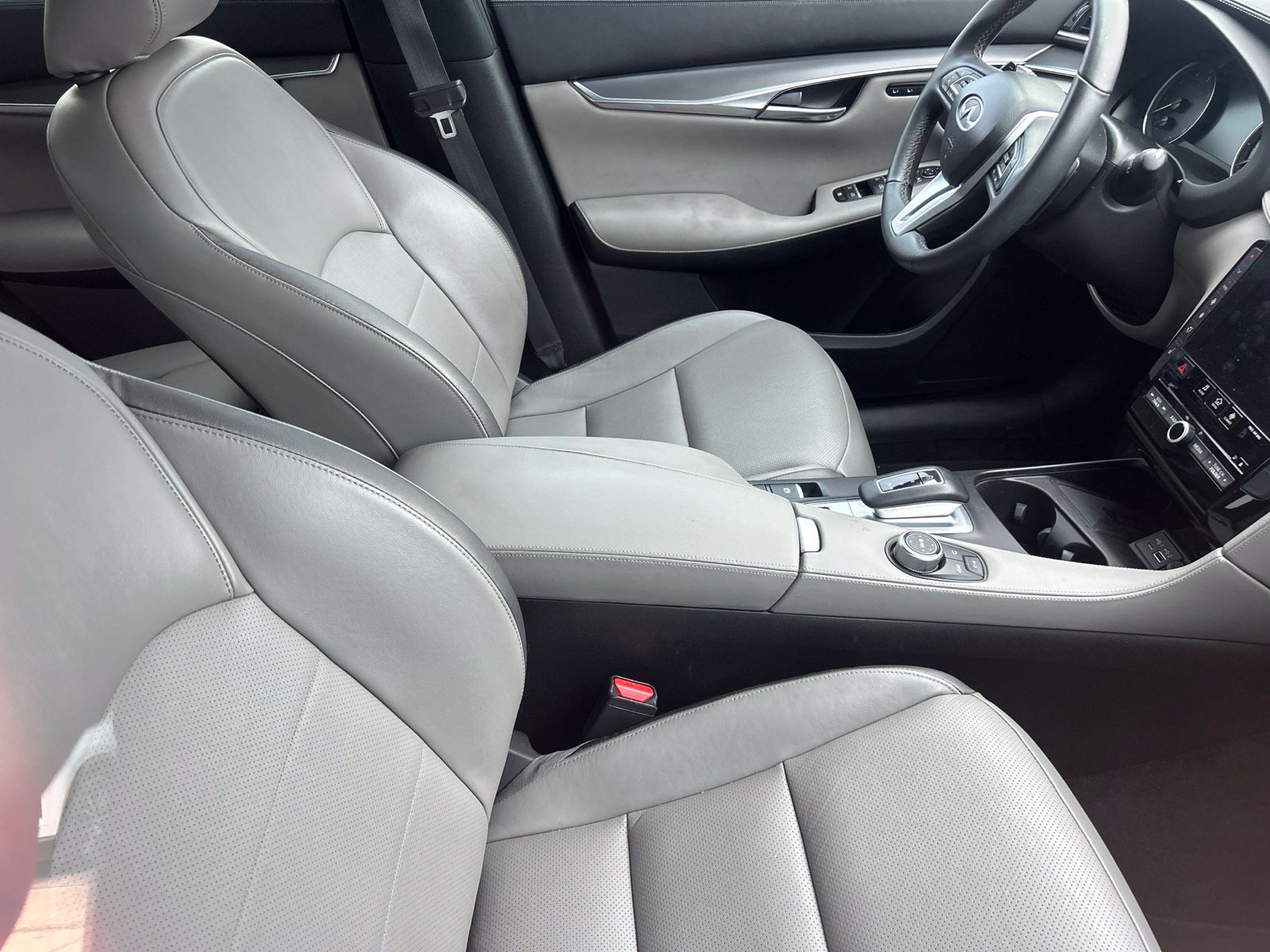 Used 2023 Gray INFINITI LUXE image 13