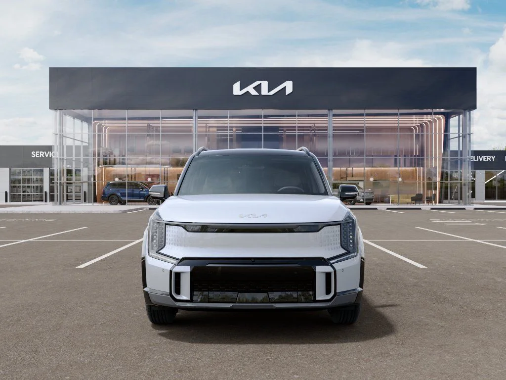 New 2026 Glacial White Pearl / Black Ro Kia GT-Line image 2