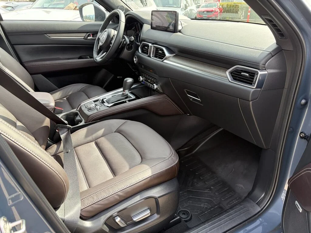 Used 2024  Mazda Signature AWD at Top of the Line. Turbo! Finance a image 20