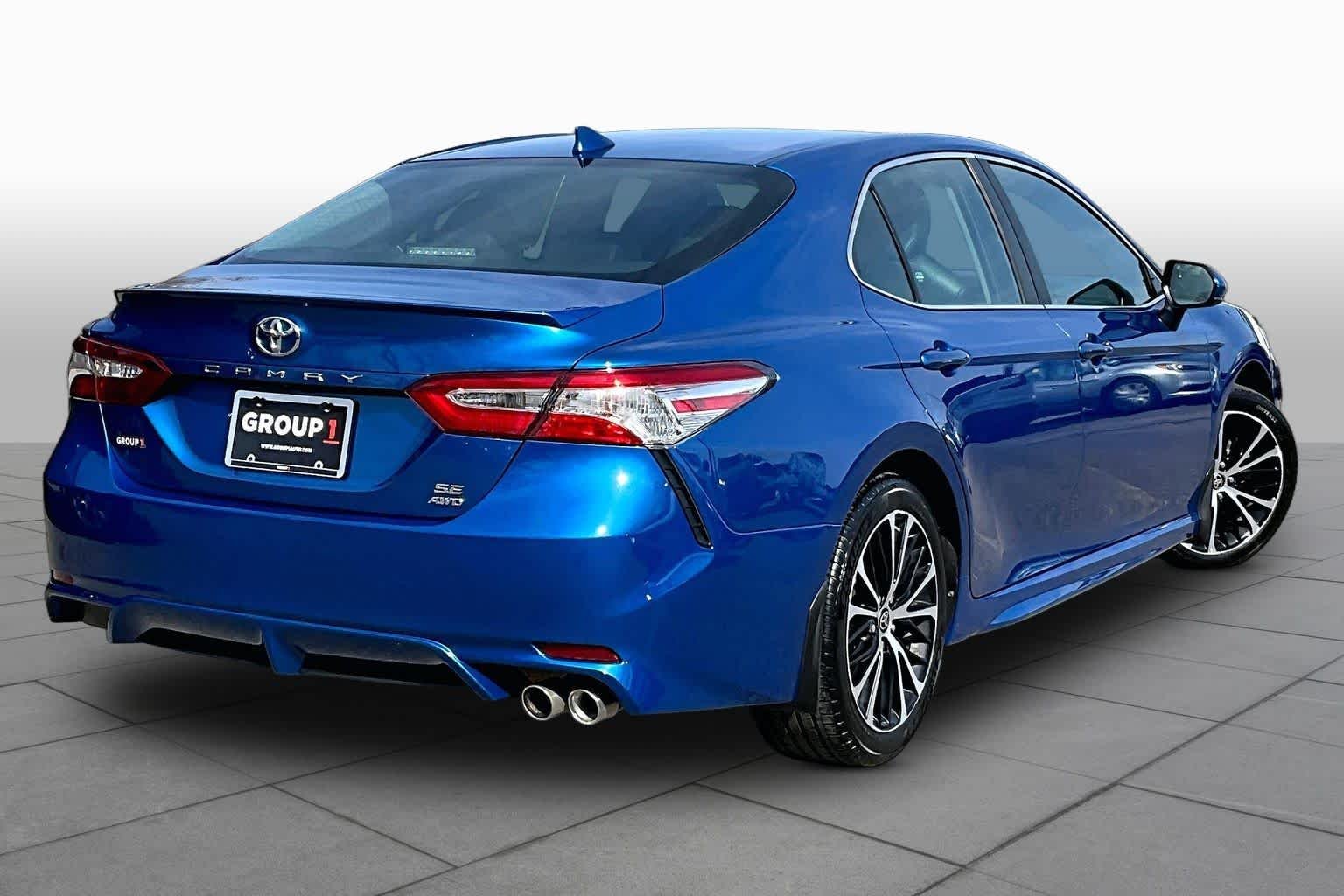 Used 2020 Blue Streak Metallic Toyota SE image 13