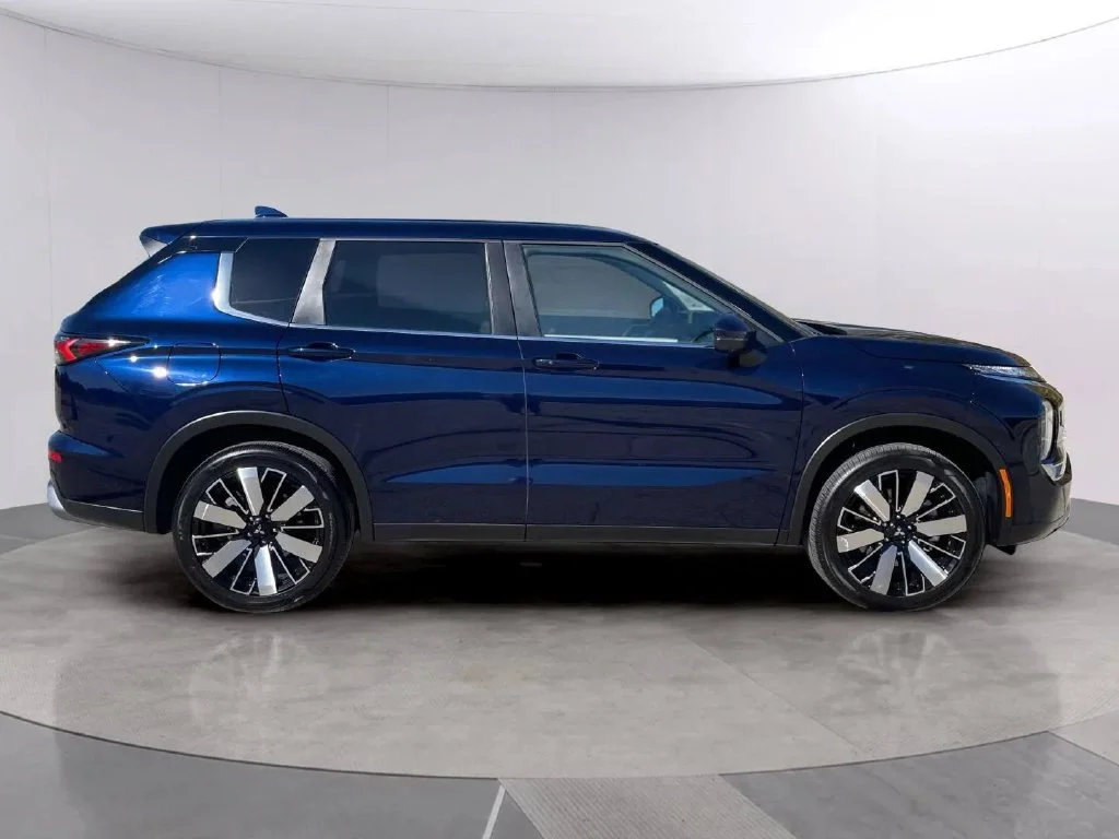 Used 2025 Cosmic Blue Metallic Mitsubishi  image 6