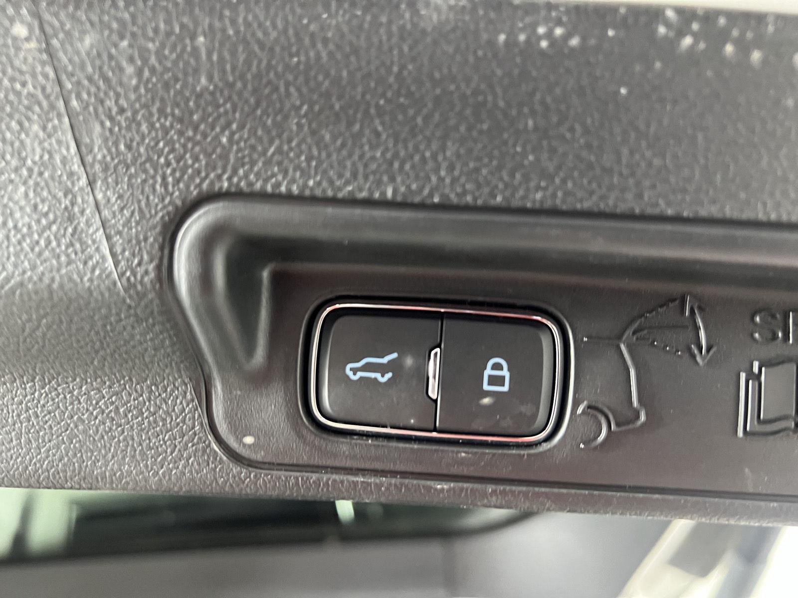 Used 2022 White Metallic Ford Limited image 44