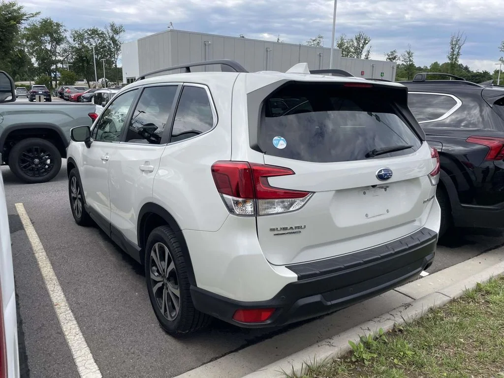 Used 2021 Crystal White Pearl Subaru Limited image 3