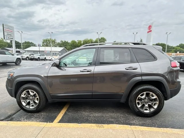 Used 2019 Gray Jeep Trailhawk image 6
