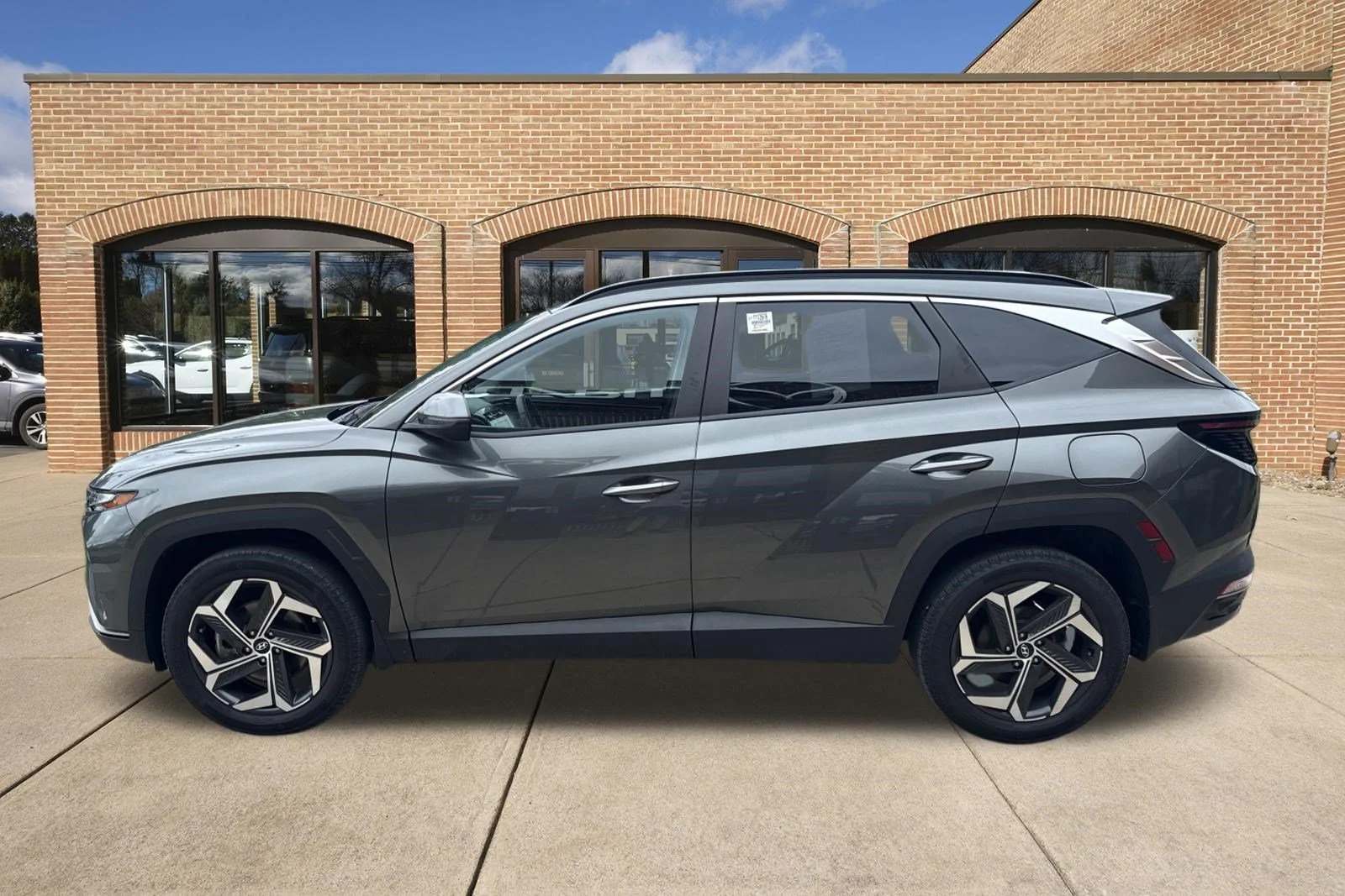 Used 2023 Amazon Gray Hyundai SEL image 6