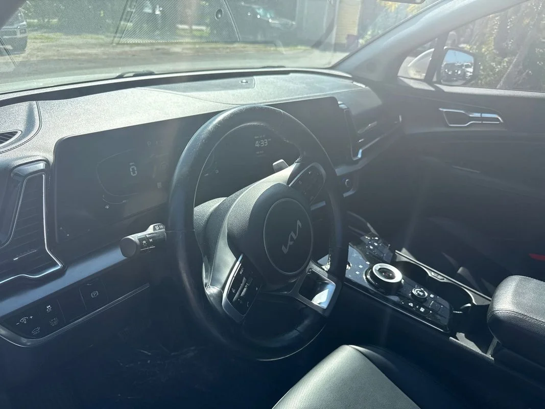 Used 2023  Kia EX image 12