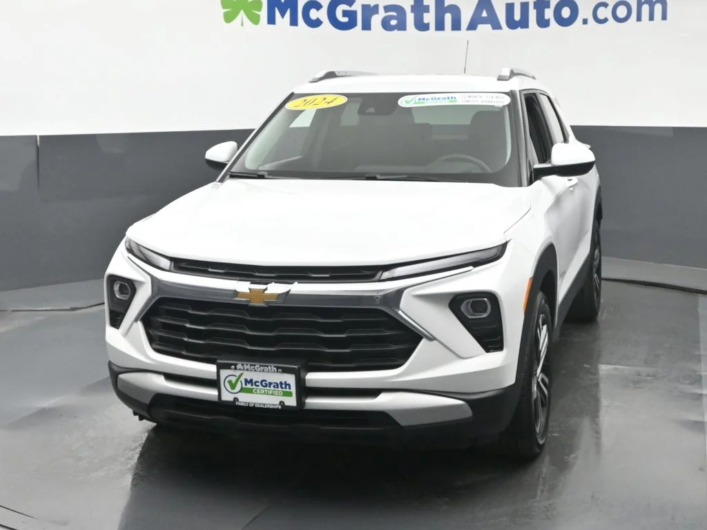Used 2024 White Chevrolet LT image 21