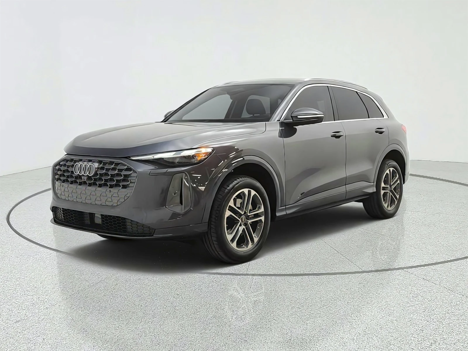 Luxury Loaner 2025 Q5 SUV