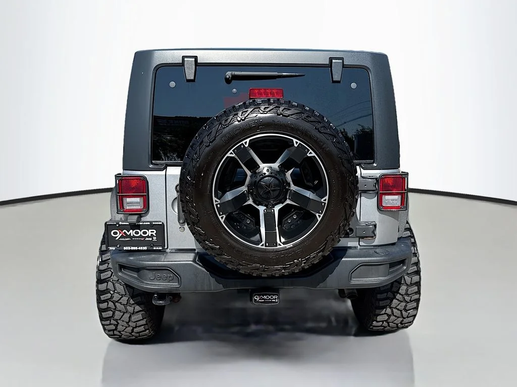 Used 2016 Billet Silver Metallic Clearcoat Jeep Black Bear image 6