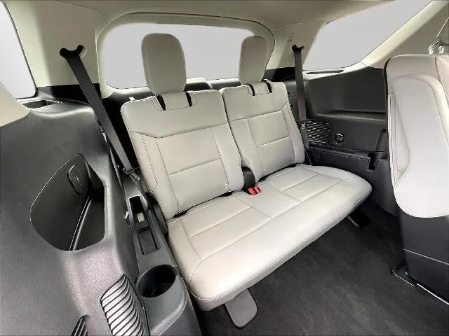 New 2026 Star White Metallic Tri-Coat Ford Active image 75