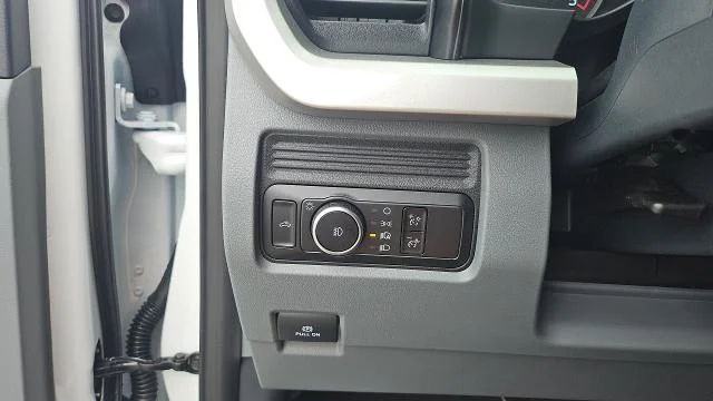 New 2026 Oxford White Ford XL 4WD image 29