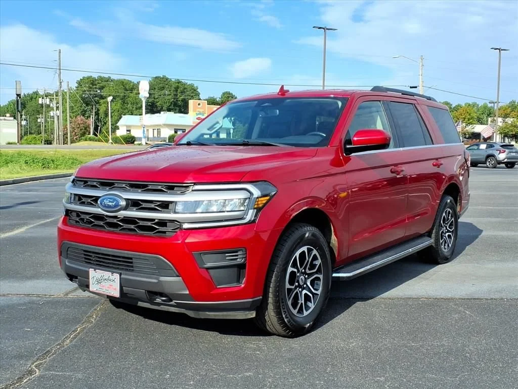 Used 2022 Red Ford XLT image 1