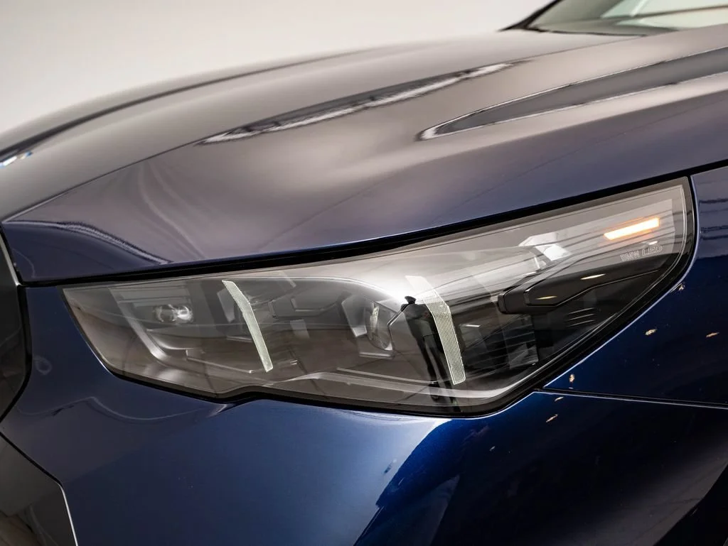 New 2027 Tanzanite Blue II Metallic BMW 550e xDrive image 14