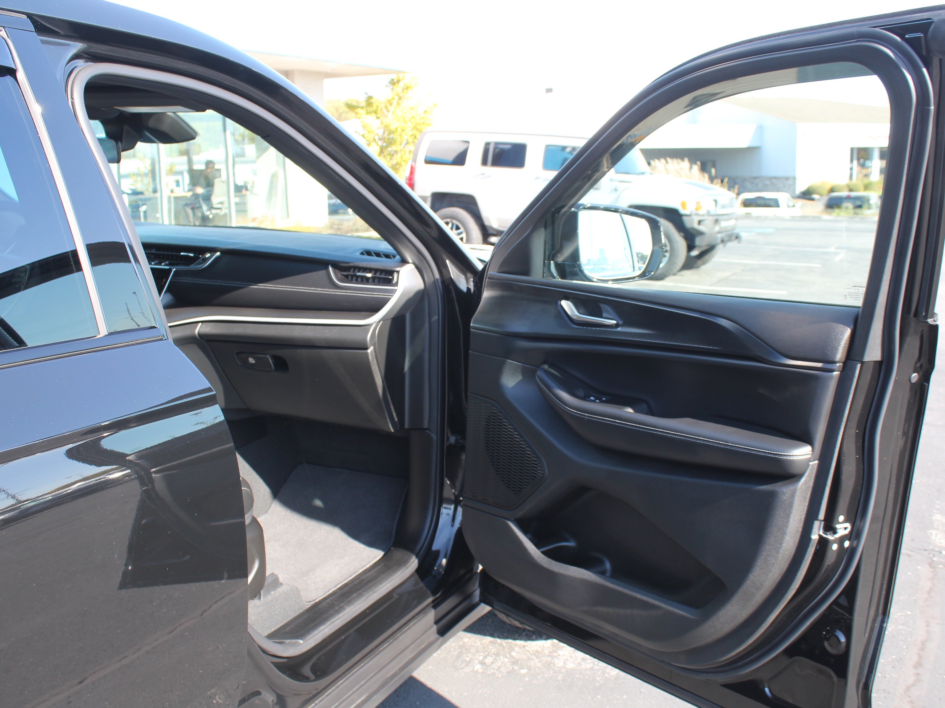 Used 2025 Black Jeep Altitude X image 29