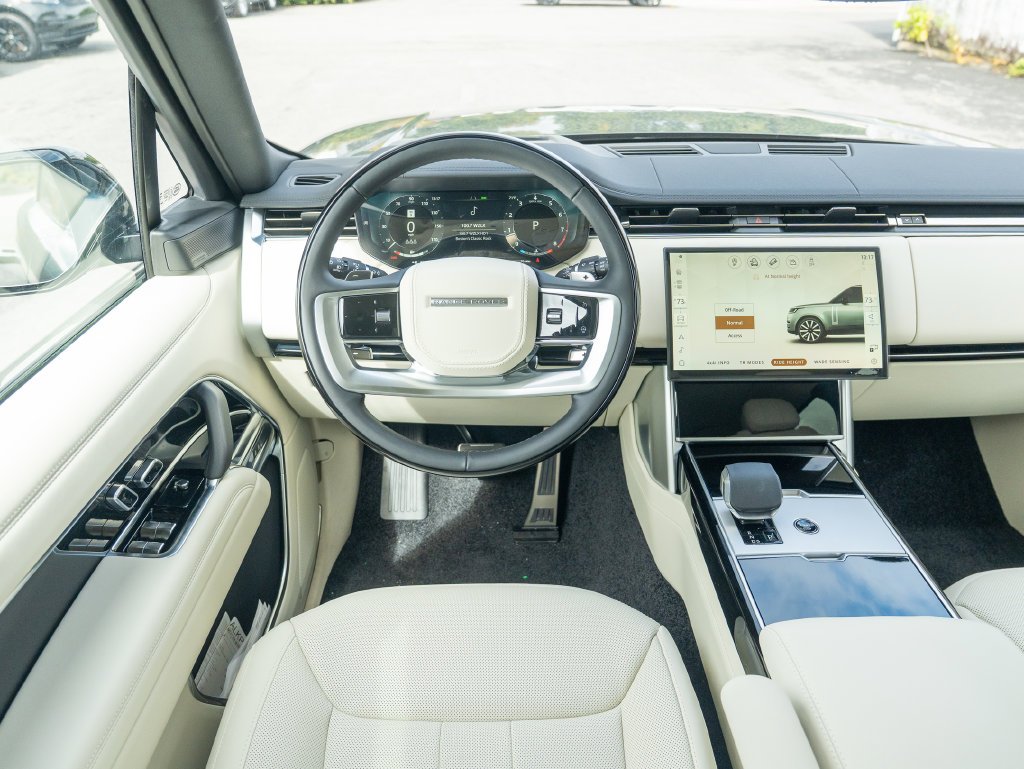 New 2026 Santorini Black Land Rover SE image 12