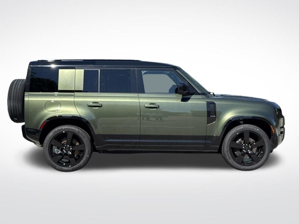 New 2026 Woolstone Green Land Rover X-Dynamic SE image 4