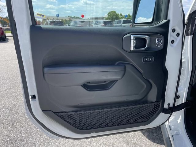 Used 2025 White Jeep Rubicon image 14