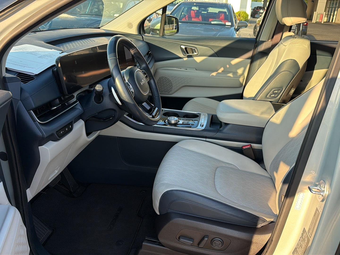 Used 2025 Ivory Silver Gloss Kia SX image 10