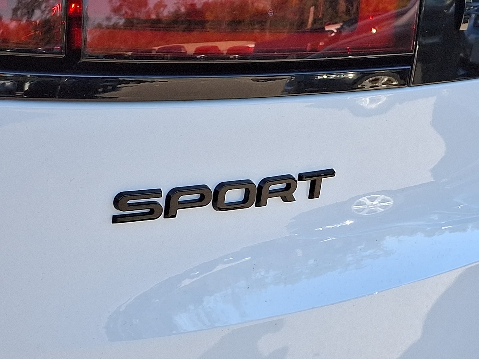 New 2027 Fuji White Land Rover Dynamic SE image 19
