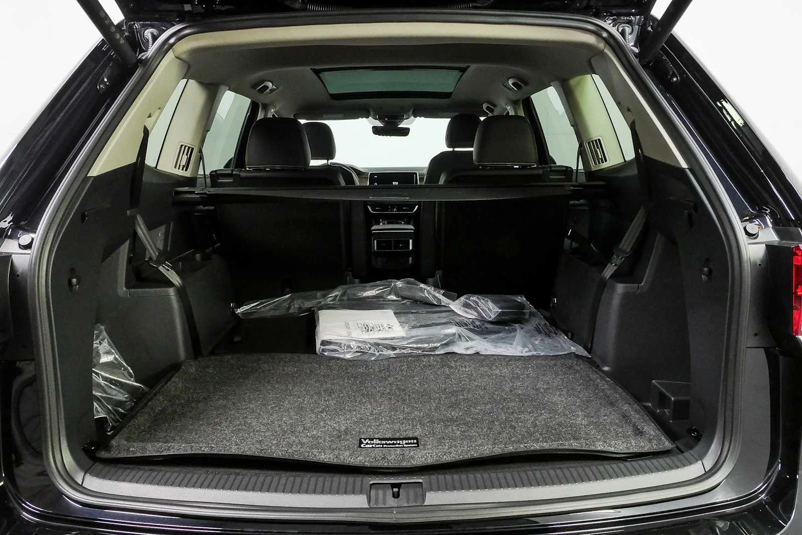 New 2026 Deep Black Pearl Volkswagen 2.0T SE w/Technology image 30