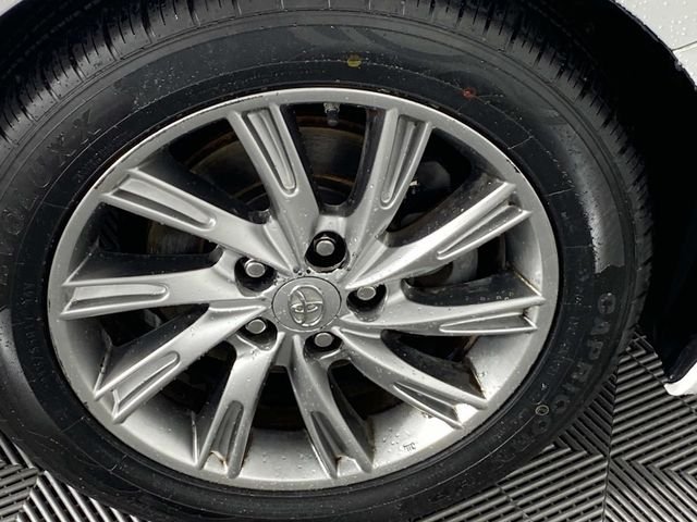 Used 2012 White Toyota LE image 29