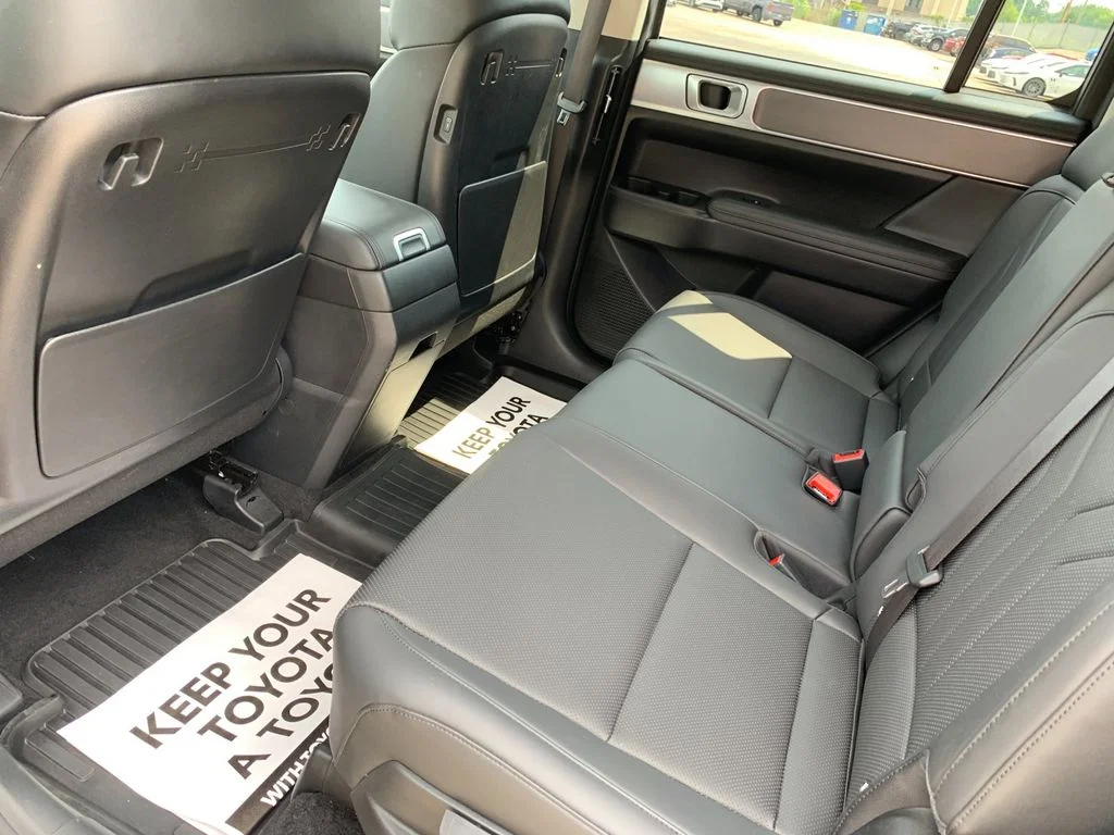 Used 2024 Silver Hyundai XRT image 14