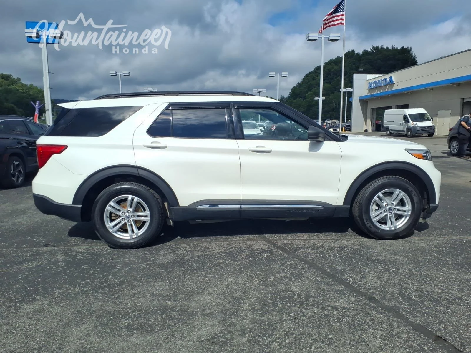 Used 2020 Star White Metallic Tri-Coat Ford XLT image 3