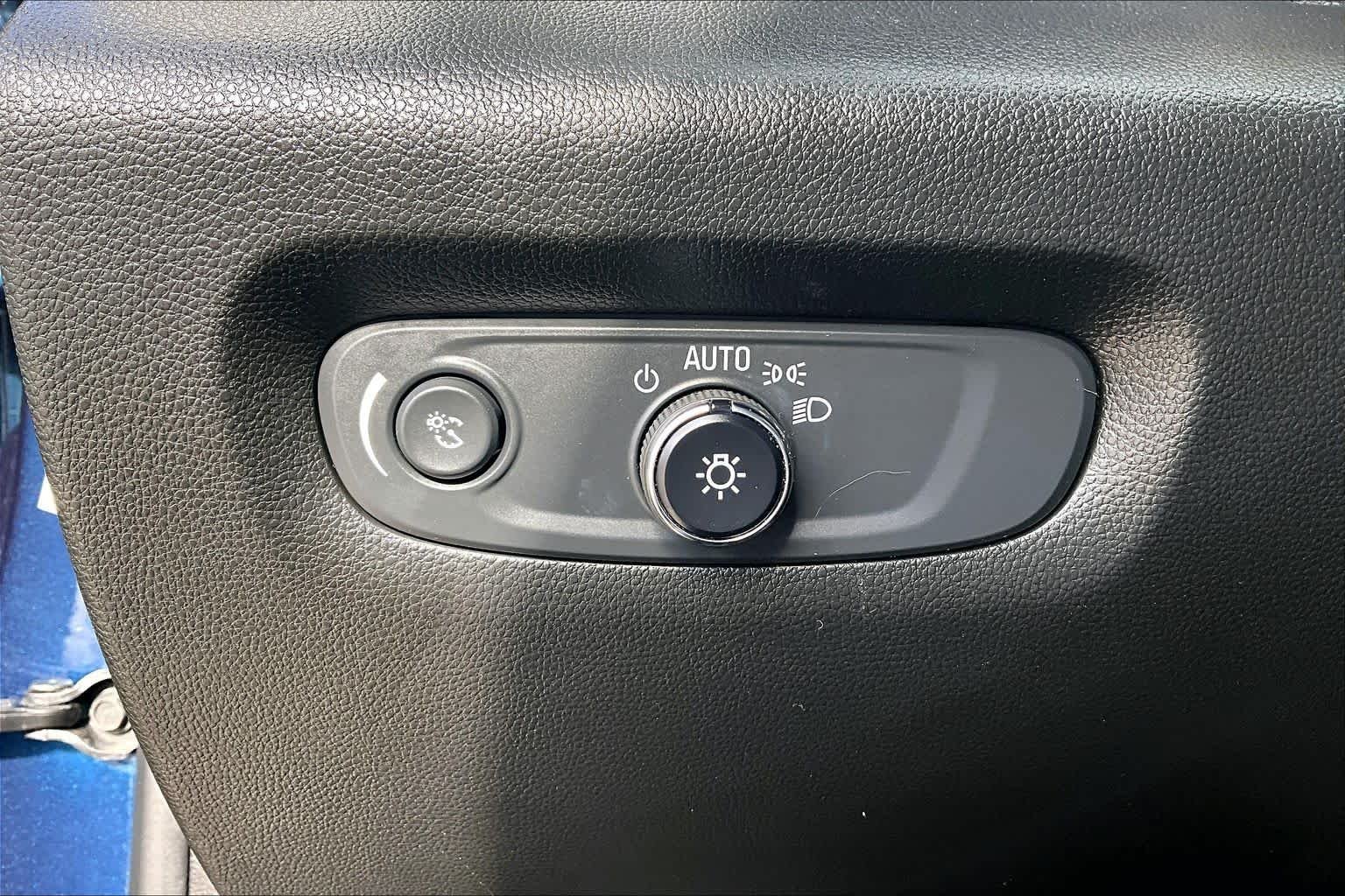 Used 2022 Northsky Blue Metallic Chevrolet LS image 36