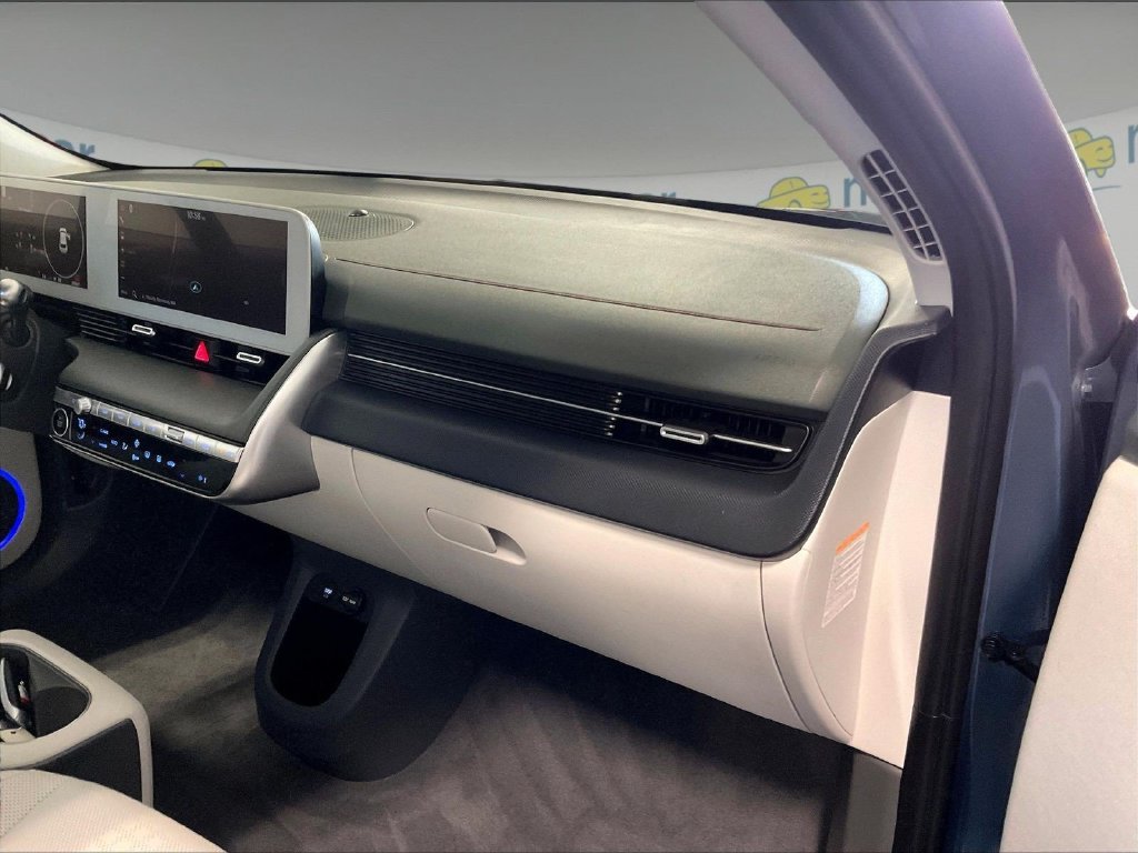 Used 2023 Green Hyundai SEL image 13