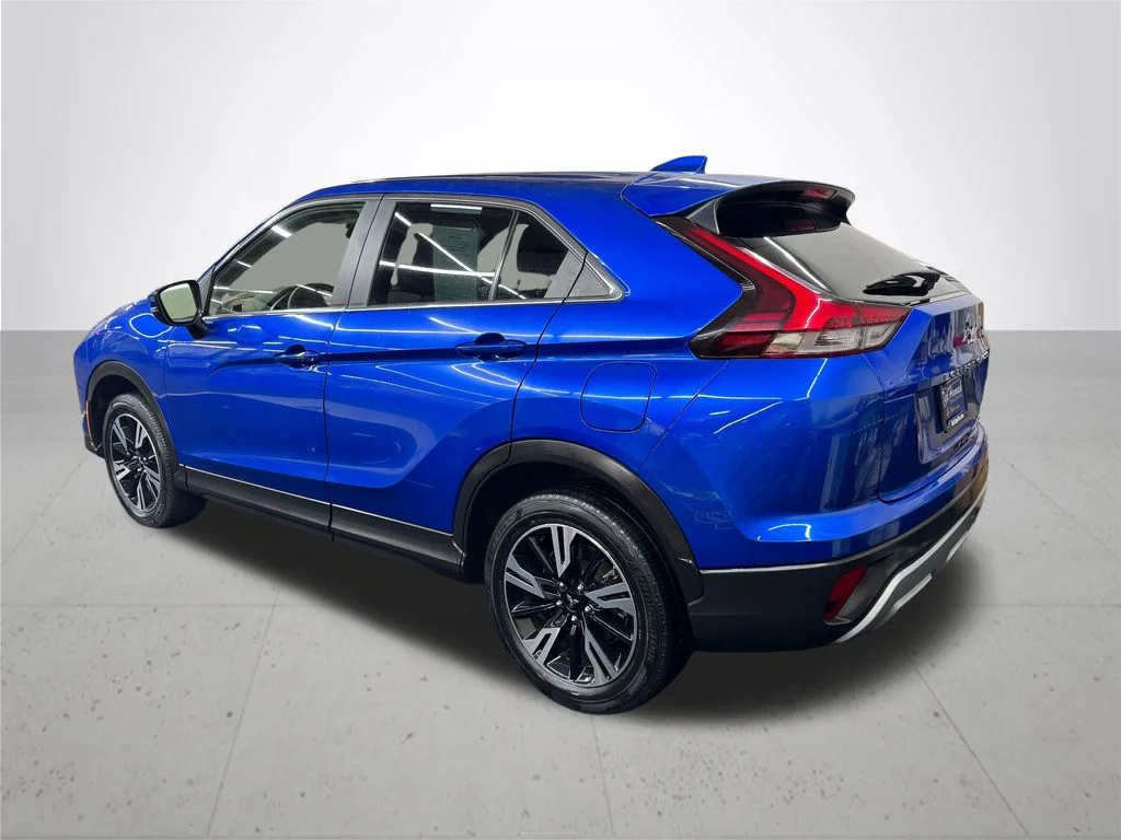 Used 2024 Blue Mitsubishi SE image 4